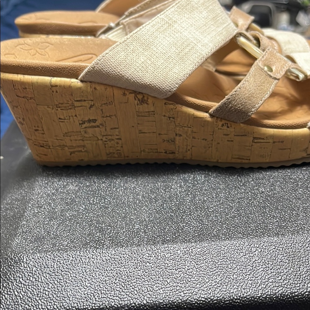 Skechers Cream Sandals with Contoured Footbed - Picture 3 of 4